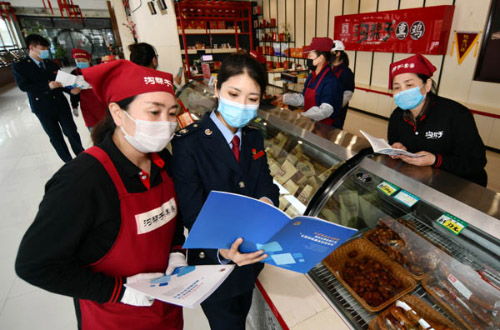 遼寧稅務創新服務 線上宣傳與線下服務融合，美甲服務點亮稅收宣傳月新模式